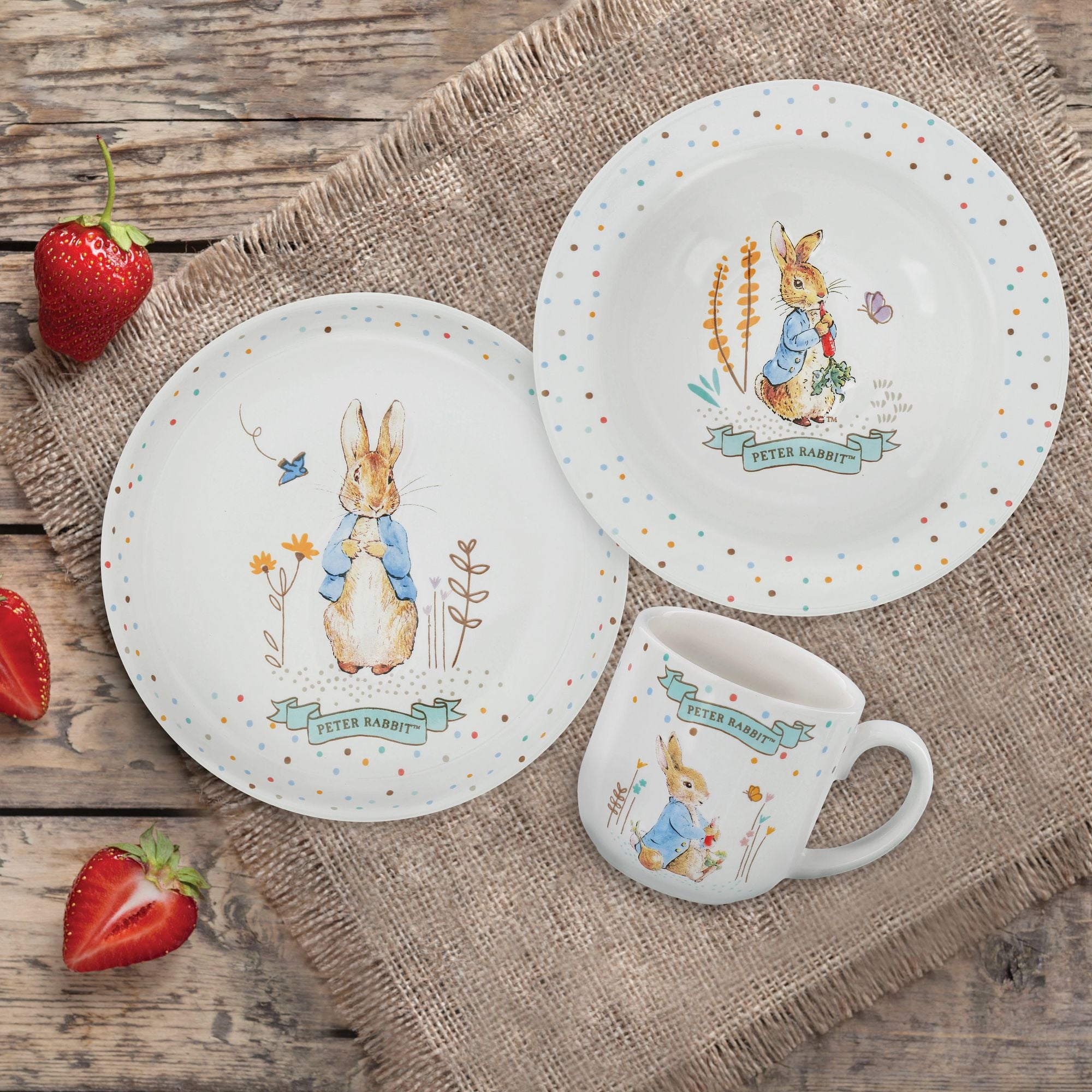  Peter Rabbit 食器セットイギリス製 Peter Rabbit 3 Piece Ceramic Dinner Set – Beatrix Potter Gifts by